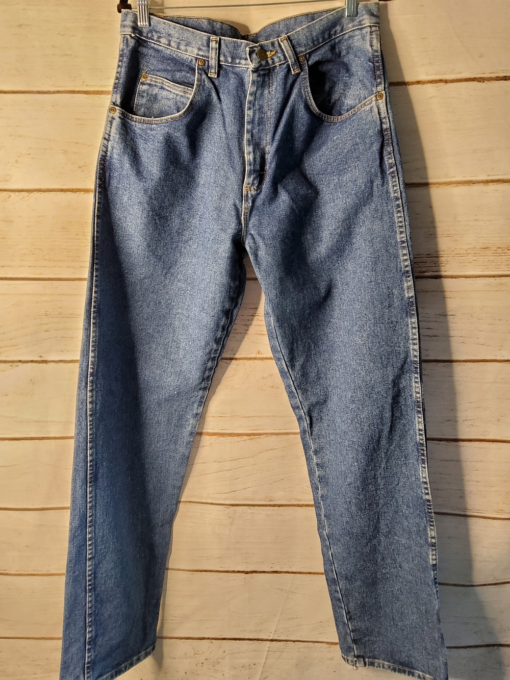 Wrangler Men's Straight Jeans in Medium Blue Denim